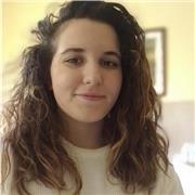 Ragazza con certificato PET disponibile a dare ripetizioni di inglese a bambini delle elementari